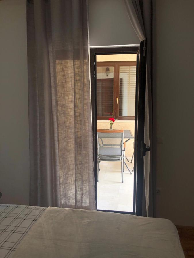Apartman Ana Vrlika Eksteriør billede