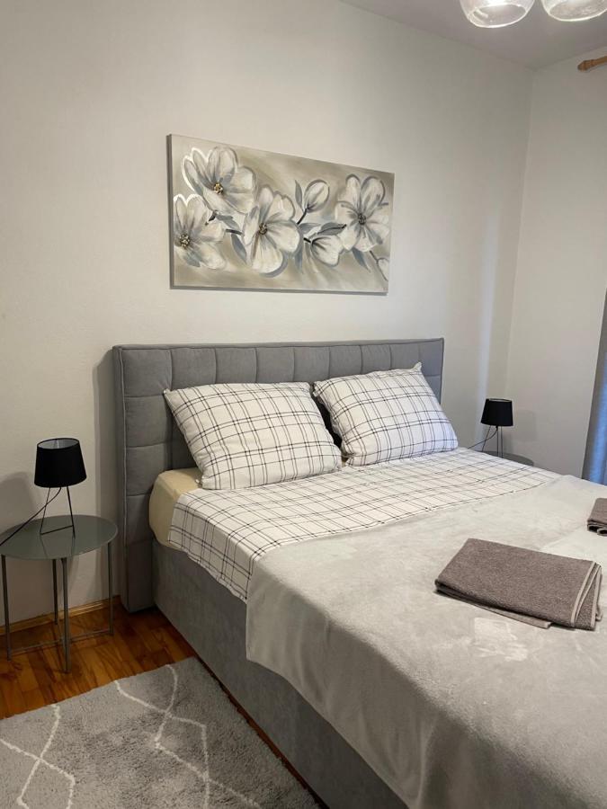Apartman Ana Vrlika Eksteriør billede