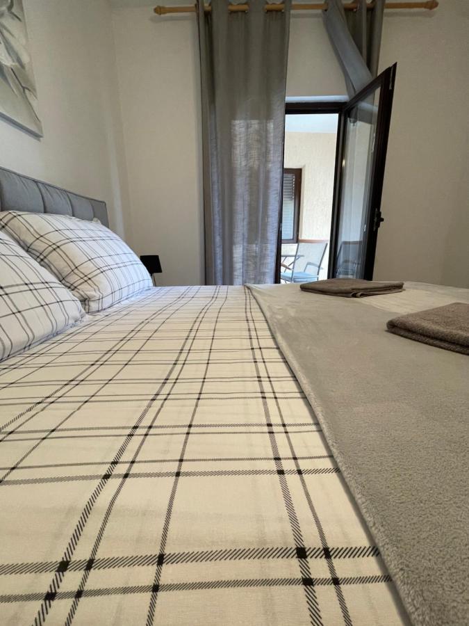 Apartman Ana Vrlika Eksteriør billede